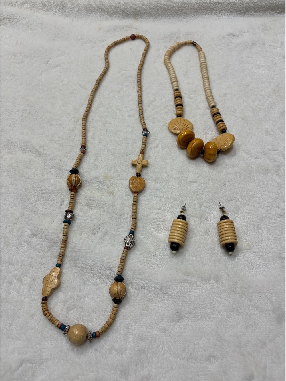 Set Wooden Leaf Necklace Vintage Carved Wood disk earrings light wood necklace